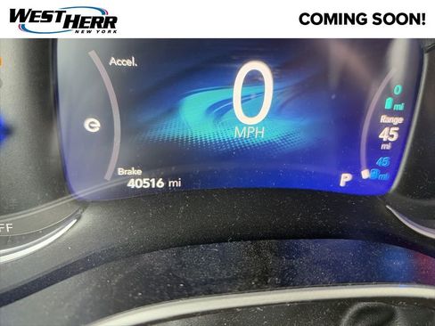 Used 2023 Chrysler Pacifica Touring-L w/ Uconnect Theater Family Group FWD image 8
