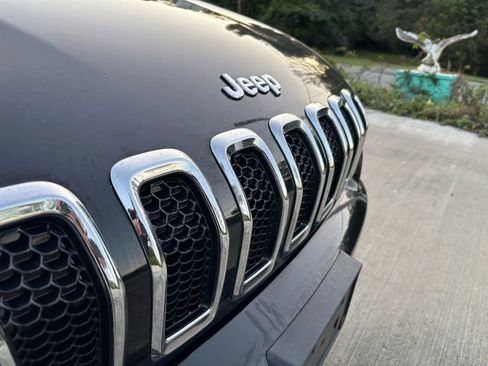 Used 2018 Jeep Cherokee Limited image 5