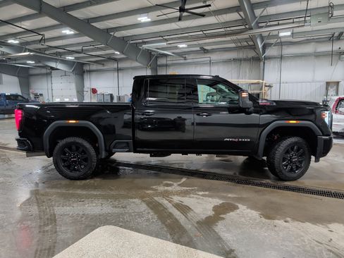 Used 2024 GMC Sierra 2500 AT4 w/ AT4 Preferred Package image 2