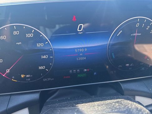 Used 2025 Mercedes-Benz GLC 350e 4MATIC image 9