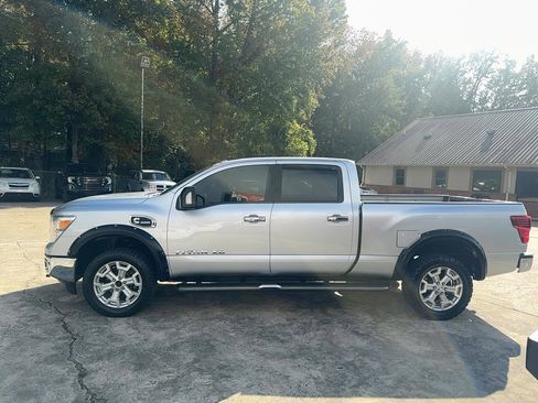 Used 2017 Nissan Titan SV image 8