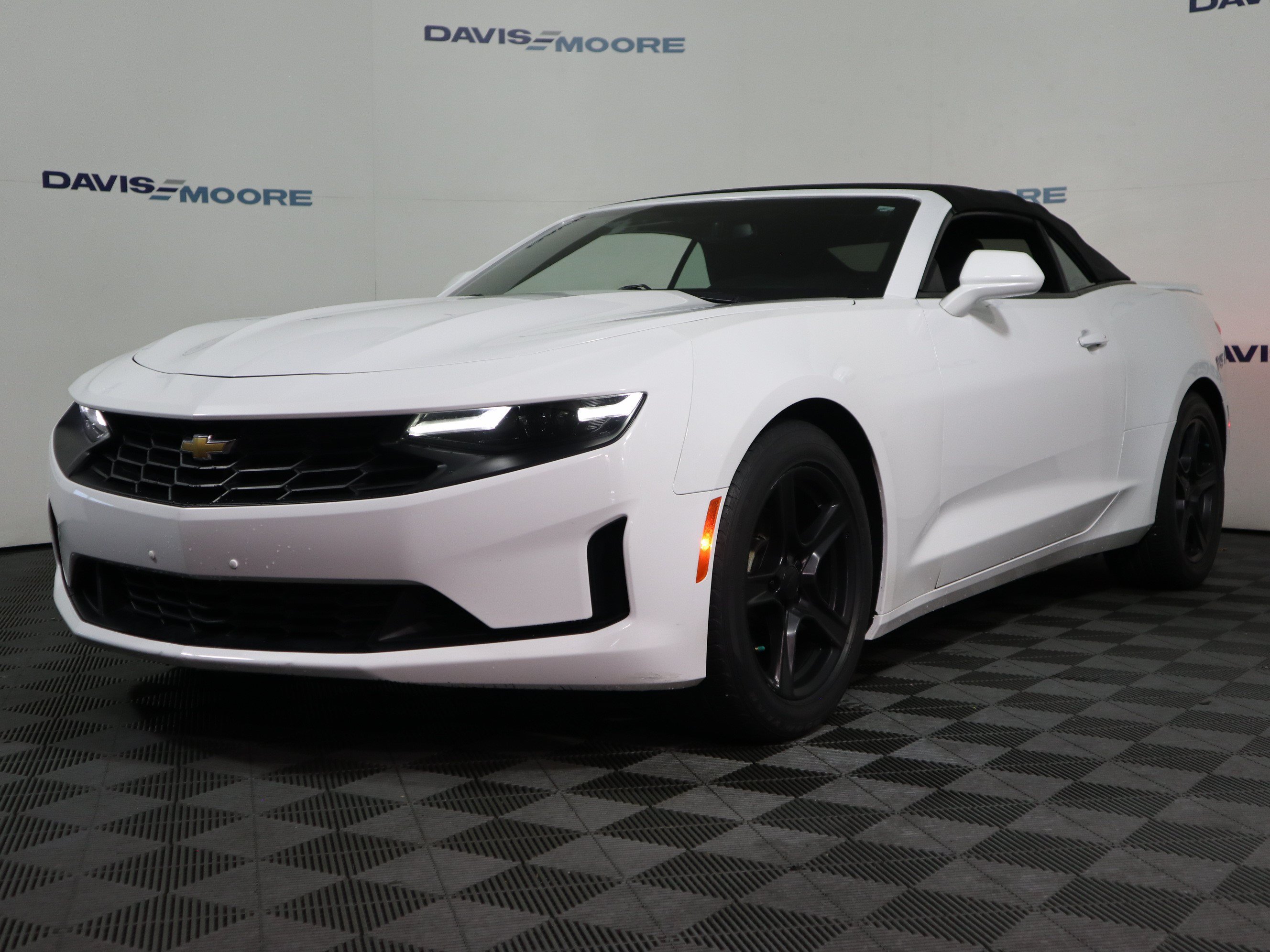 Used 2020 Chevrolet Camaro LT RWD image 12