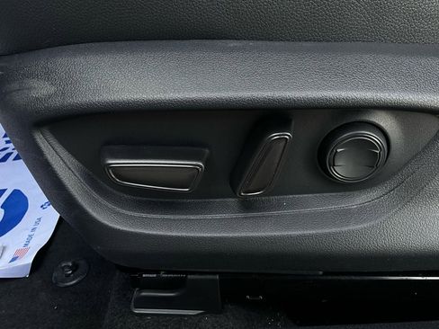 Used 2025 Toyota Camry SE image 11