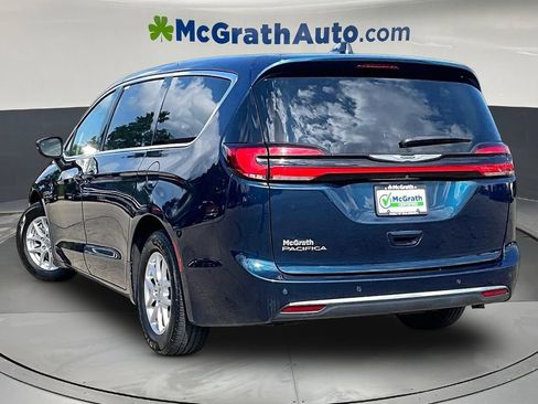 Used 2023 Chrysler Pacifica Touring-L FWD image 5