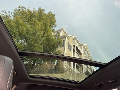 Used 2022 Volkswagen Tiguan SEL R-Line image 22