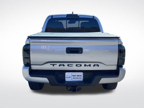 Used 2018 Toyota Tacoma TRD Sport image 4