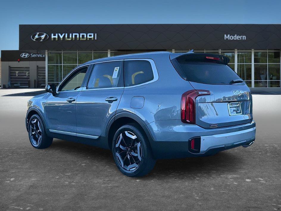 Used 2023 Kia Telluride S FWD image 5