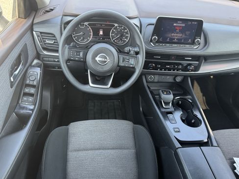 Used 2023 Nissan Rogue SV image 12