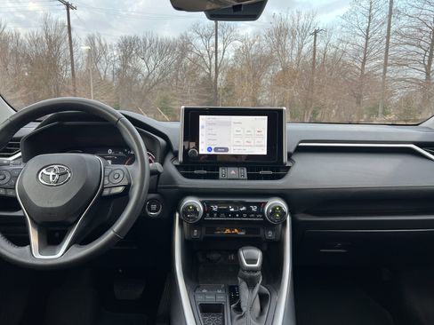 Used 2024 Toyota RAV4 XLE Premium image 28