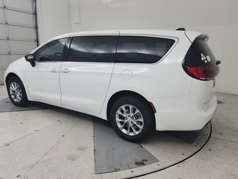 New 2026 Chrysler Pacifica Limited image 6