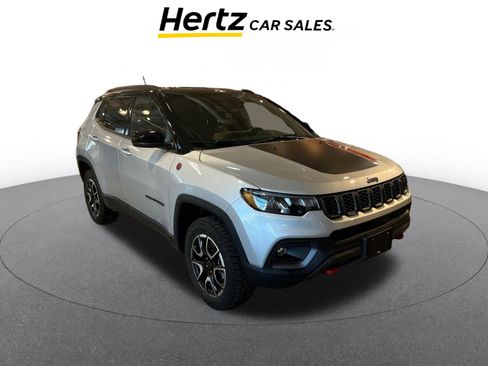 Used 2025 Jeep Compass Trailhawk image 1