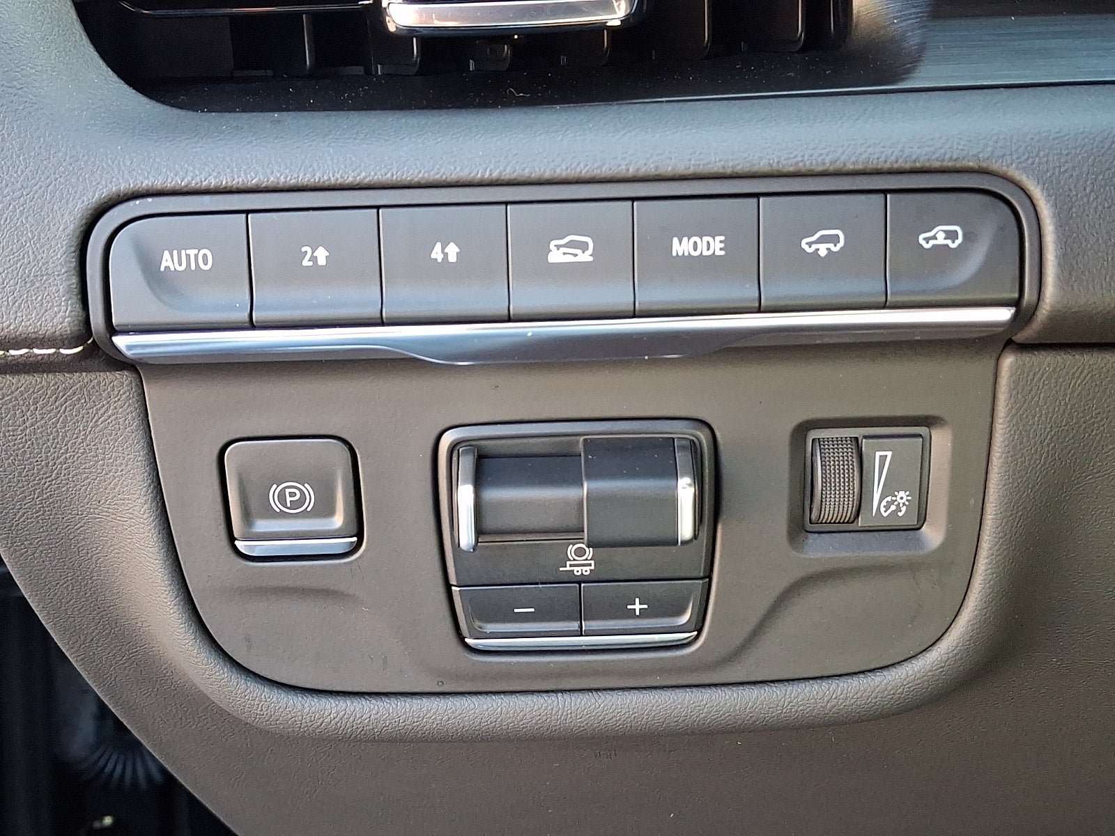 Used 2024 Cadillac Escalade ESV Sport w/ LPO, ONYX Package AWD/4WD image 25