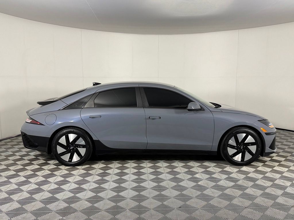 Used 2024 Hyundai Ioniq 6 SE RWD image 6