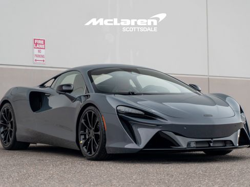 New 2026 McLaren Artura image 9