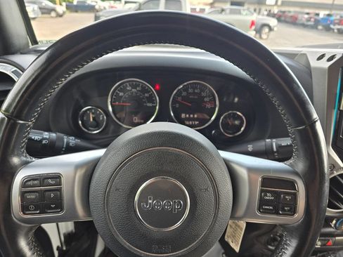 Used 2016 Jeep Wrangler Unlimited Rubicon AWD/4WD image 14