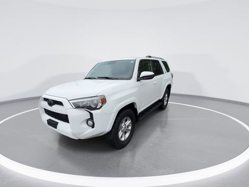 Used 2019 Toyota 4Runner SR5 AWD/4WD image 4