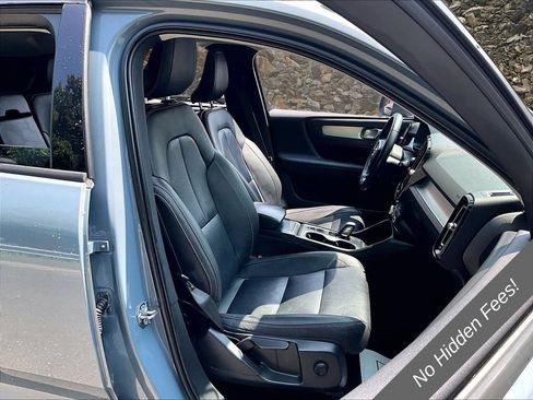 Used 2021 Volvo XC40 T4 Momentum FWD image 7
