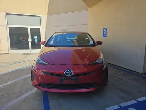 Used 2016 Toyota Prius Two image 2