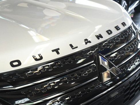 Used 2024 Mitsubishi Outlander SE AWD/4WD image 7