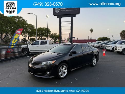 Used 2013 Toyota Camry SE FWD image 1