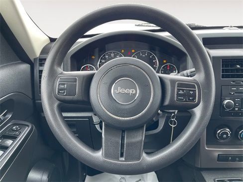 Used 2012 Jeep Liberty Sport image 12