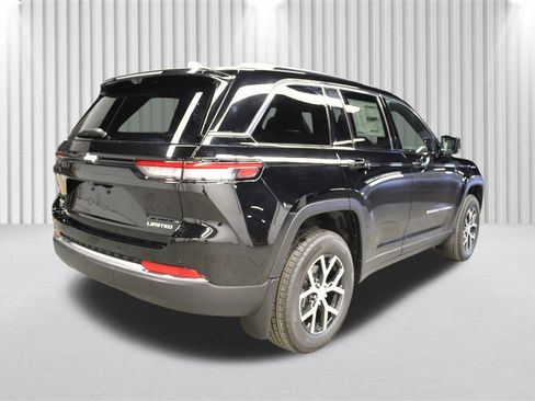 New 2025 Jeep Grand Cherokee Limited w/ Luxury Tech Group II image 3