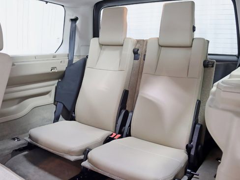 Used 2016 Land Rover LR4 HSE image 31