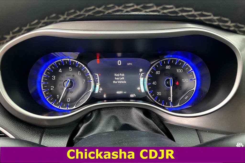 Used 2025 Chrysler Pacifica Select FWD image 12