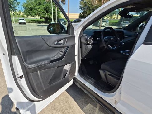 Used 2025 Chevrolet Equinox LT AWD/4WD image 7