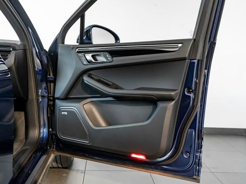 Certified 2026 Porsche Macan AWD/4WD image 28