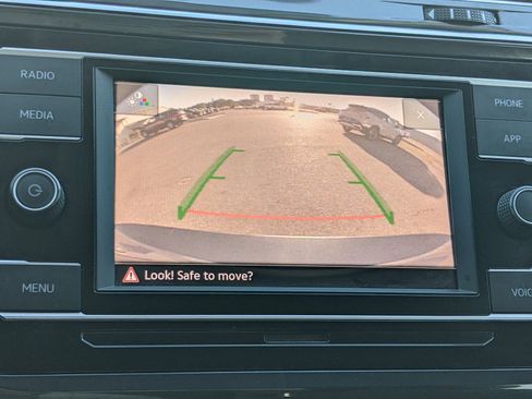 Used 2021 Volkswagen Tiguan S image 22