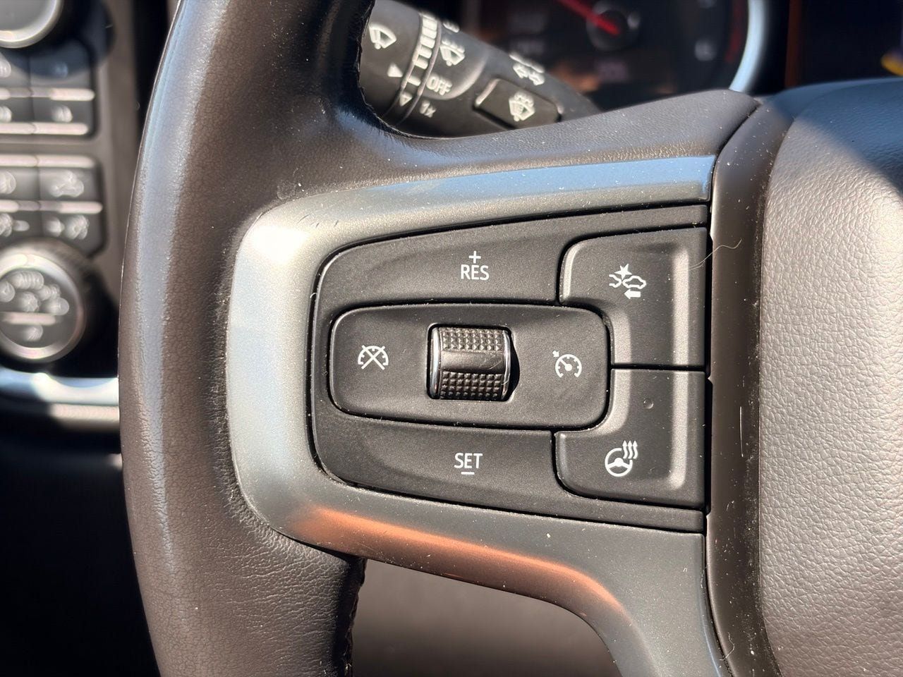 Used 2020 Chevrolet Silverado 1500 LTZ w/ LTZ Premium Package AWD/4WD image 27