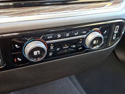 Used 2025 Chevrolet Silverado 1500 LT image 25