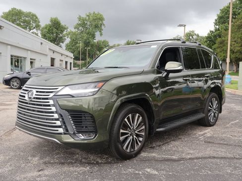 Used 2023 Lexus LX 600 4WD image 3