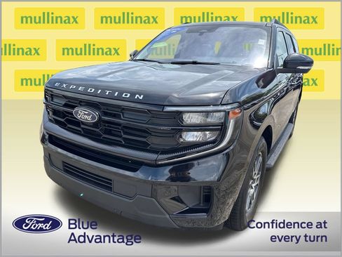 Used 2025 Ford Expedition Active RWD image 11