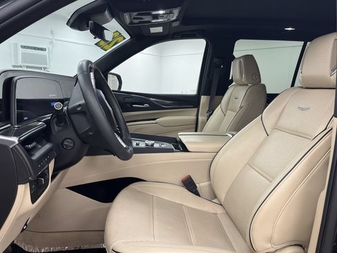 Used 2023 Cadillac Escalade Premium Luxury w/ Performance Package AWD/4WD image 9