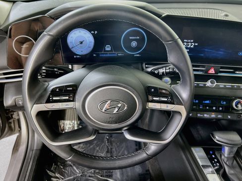 Used 2023 Hyundai Elantra Limited FWD image 11