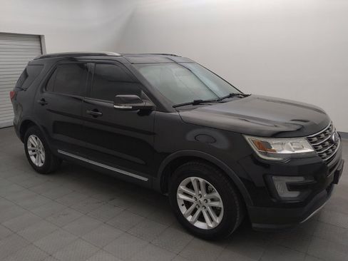 Used 2017 Ford Explorer XLT w/ Equipment Group 202A FWD image 11