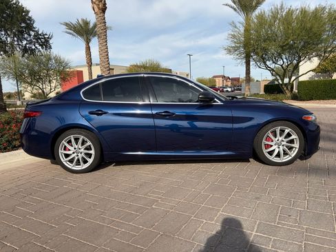 Used 2018 Alfa Romeo Giulia image 2
