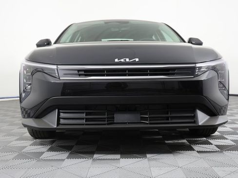 New 2025 Kia K4 LXS image 2