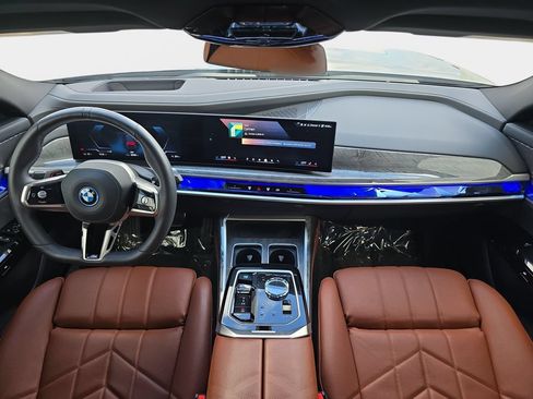 Used 2025 BMW i7 eDrive50 w/ M Sport Package RWD image 10