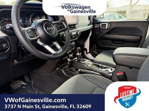 Used 2025 Jeep Wrangler Sahara w/ Safety Group image 19