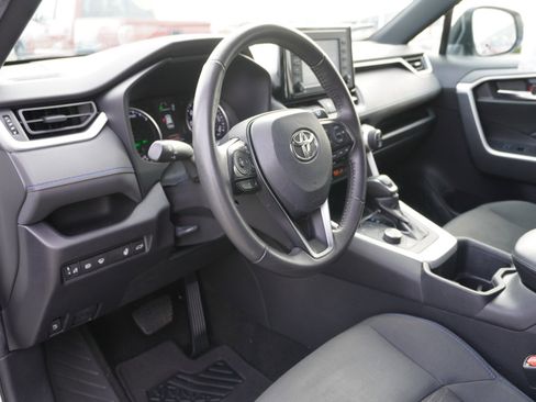 Used 2022 Toyota RAV4 SE image 23