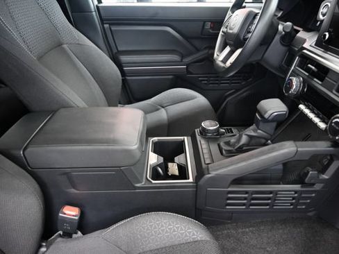 Used 2025 Toyota 4Runner SR5 AWD/4WD image 21