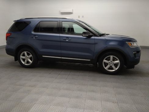 Used 2018 Ford Explorer XLT w/ Equipment Group 202A FWD image 11