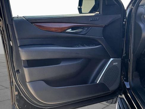 Used 2020 Cadillac Escalade Luxury RWD image 20