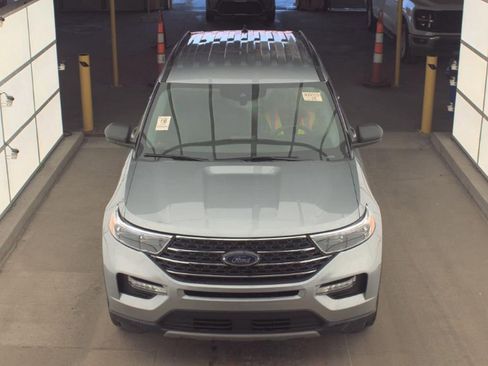 Used 2022 Ford Explorer XLT w/ Equipment Group 202A image 2