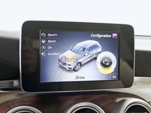 Used 2019 Mercedes-Benz GLC 300 4MATIC image 24