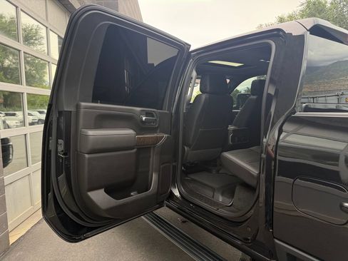 Used 2022 GMC Sierra 3500 Denali w/ Denali Black Diamond Edition AWD/4WD image 36