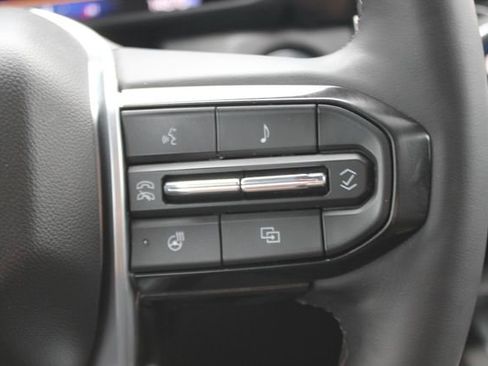 Used 2025 Chevrolet Colorado Trail Boss AWD/4WD image 17